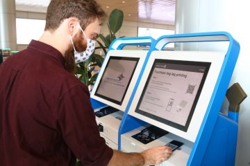 יונייטד איירליינס היא הראשונה להשיק שרות  בידוק לטיסה (צ'ק אין) ללא-מגע בשדה התעופה בן גוריון