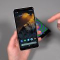 מכשיר Android לצד מחשב, המחשה לניהול Android Enterprise בארגון