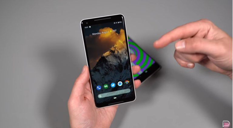 מכשיר Android לצד מחשב, המחשה לניהול Android Enterprise בארגון