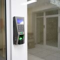 סורק טביעת אצבע לבקרת גישה, המחשה להעברת זהות מהימנה בין אזורי AWS