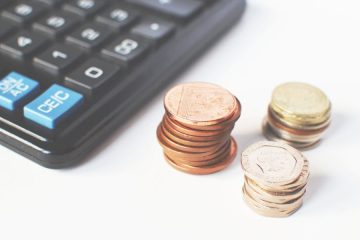 מטבעות ומחשבון להמחשת עלויות שדרוג, הגירה ורישוי תוכנה ארגונית